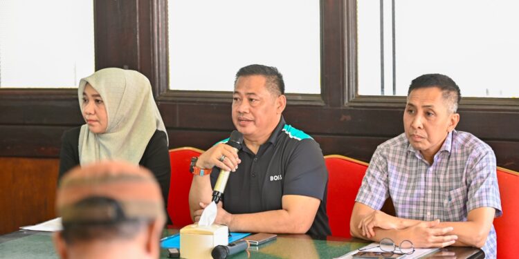 Perusahaan Umum Daerah Air Minum Kota Makassar menggelar konferensi pers di RM Istana Laut Makassar, Jumat (9/5/2025)