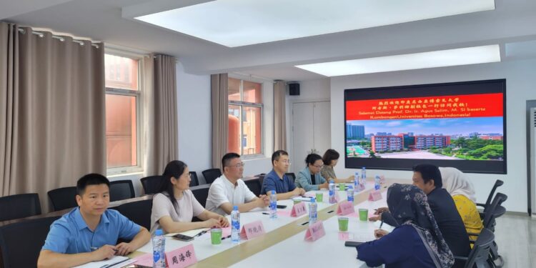 Universitas Bosowa (Unibos) melakukan kunjungan ke salah satu Unibos yang tidak hanya fokus pada kerja sama antarkampusity di Provinsi Jiangxi, China, Jumat (15/5/2025)