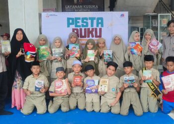 Semarakkan Hari Buku Nasional, Duta Baca SD Islam Terpadu Wahdah Islamiyah 01 ke Perpustakaan Kota Makassar
