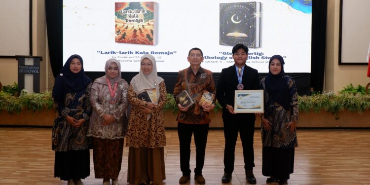 Agenda Future Leader Celebration 2025 yang diselenggarakan oleh Bosowa School Makassar (BSM)  turut menjadi ajang Launching Karya Buku yang ditulis oleh siswa-siswi SMP Kelas 9 dan SMA Kelas 12 BSM, Kamis (29/5/2025)