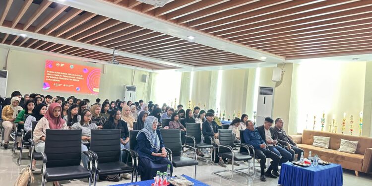 Universitas Bosowa (Unibos) melalui Talent and Career Development (TnC) bekerja sama PT YAIJ (Yayasan Aupair Indonesia Jerman) Cabang Makassar menggelar kegiatan sosialisasi dengan tema "Mengenal Peran Strategis BKK Perguruan Tinggi dan Informasi Penempatan Kerja Keluar Negeri". Kegiatan dilaksanakan di Ruang Rapat Senat Lt.9 Gd. 1 Unibos, Selasa (10/6/2025)