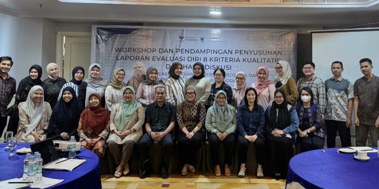 Fakultas Kedokteran Universitas Bosowa (FK Unibos) mengadakan kegiatan evaluasi dan finalisasi dokumen akreditasi di Hotel Aryaduta Makassar, Jumat-Sabtu (8–9/5/2025)