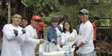 Peringati Hari Lingkungan Hidup Sedunia, PLN UIP Sulawesi-Rappo Indonesia Gelar Aksi Bersih-bersih Lingkungan Bersama Komunitas Peduli Lingkungan Untia