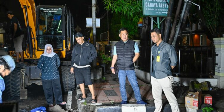 Pimpin Langsung Perbaikan Pipa, Hamzah Ahmad Pastikan Pasokan Air ke BPK Sulsel Normal Malam Ini