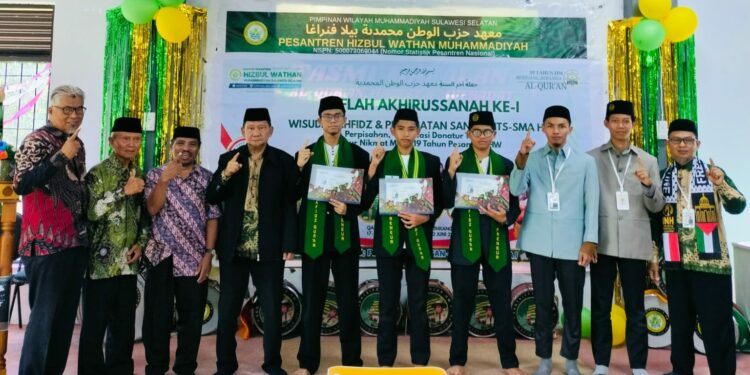 Pesantren Hizbul Wathan Muhammadiyah Sulsel Gelar Wisuda Tahfidz dan Penamatan Santri MTs dan SMA Angkatan Pertama