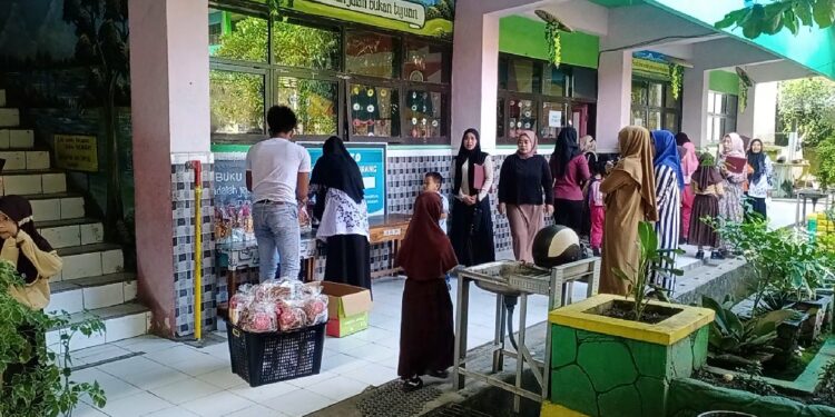Libur Sekolah, 2040 Paket MBG Makanan Kering Disalurkan di Pinrang