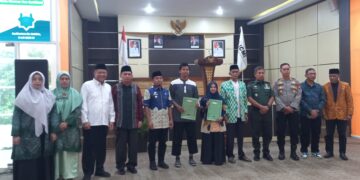 Diskusi Publik ICMI Parepare Gagas Hijrah Mental, Serahkan Gaji ke-13 Guru Honorer