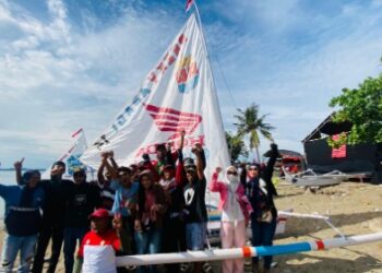 Pantai Selayang Pandang Dipadati Warga, Saksikan Musik Sayang-sayang