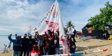 Pantai Selayang Pandang Dipadati Warga, Saksikan Musik Sayang-sayang
