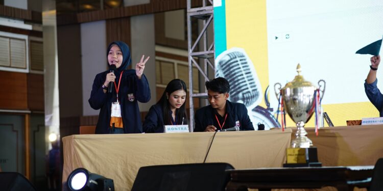 Tim debat Unibos di ajang Youth National Debate Competition 2025, Phinisi Point Mall, Makassar, Sabtu-Ahad (9-10/8) 2025