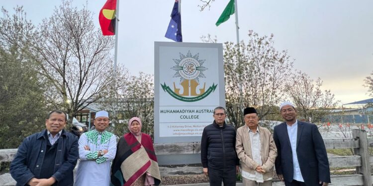 Muhammadiyah Australia College (MAC) di Melbourne, Australia, kembali menegaskan posisinya sebagai aset penting bangsa Indonesia di kancah global. Sekolah yang menjadi kebanggaan diaspora Muslim Indonesia ini baru saja menerima kunjungan istimewa dari mantan Wakil Presiden RI, Jusuf Kalla (JK), bersama sejumlah tokoh nasional lainnya (20/8/2025)