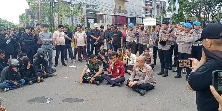 Demo Pajak PBB-P2 di Pinrang, Massa Minta Penjelasan Bupati Tapi Dijawab Sekda