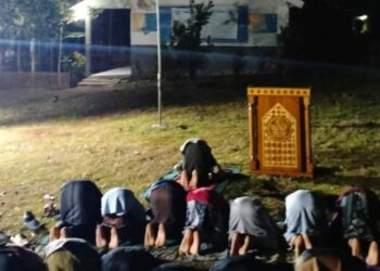 Warga Pesantren Hizbul Wathan Muhammadiyah Sulsel Salat Gerhana Bulan di Lapangan