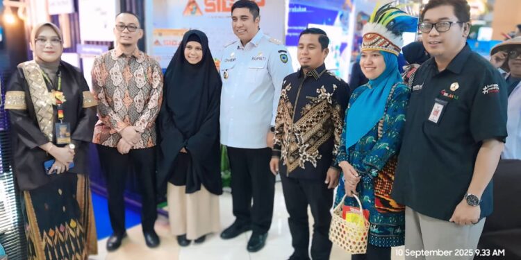 Foto bersama usai Seminar dan Pameran Implementasi Proyek Perubahan Peserta PKN II Angkatan IX di Auditorium Hasanuddin, Rabu  (10/9/2025) pagi