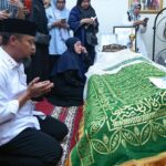 Andi Sudirman Melayat Prof Paturungi Parawansa, Mertua Gubernur Jatim Khofifah