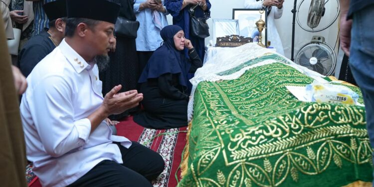 Andi Sudirman Melayat Prof Paturungi Parawansa, Mertua Gubernur Jatim Khofifah