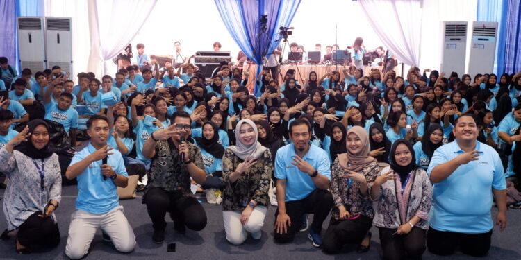 Energi semangat mahasiswa baru Universitas Bosowa semakin terasa pada pelaksanaan hari kedua Integrasi Universitas Bosowa 2025 dengan tema “Berdampak dan Berkelanjutan”, yang digelar Selas (16/9/2025), di Halaman Universitas Bosowa