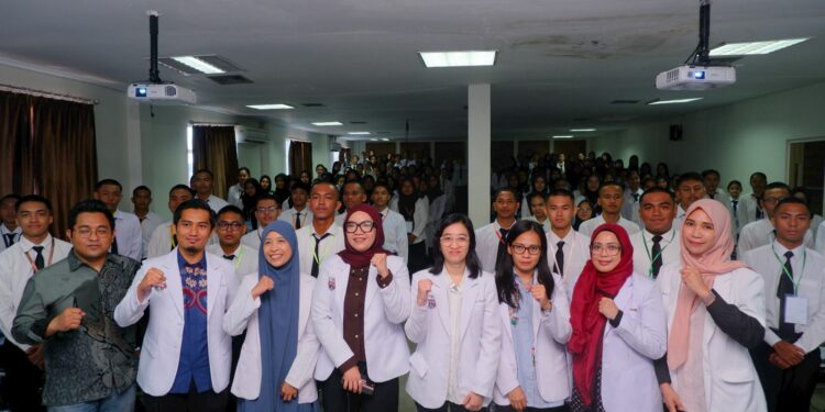 Fakultas Kedokteran resmi menggelar Pengenalan Kehidupan Kampus bagi Mahasiswa Baru (PKKMB) dengan tema “From Dreams to Doctors: Inspire, Connect, Lead” pada Kamis (18/9/2025) di Gedung Fakultas Kedokteran Lantai 3