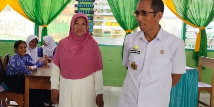 Kepala Dinas Pendidikan, Andi Matjta Moenta Pinrang bergerak cepat menanggapi viralnya kondisi bangunan SDN 28 Pinrang yang rusak di media sosial