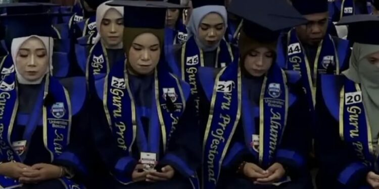 Para wisudawan periode Desember 2025 Universitas Bosowa