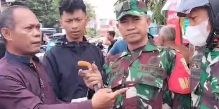 Lelaki Berbadik di Pinrang Nyaris Bentrok, Aksi Heroik Danpos Watang Sawitto Tuai Pujian