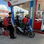 Cegah Kamacetan, Polisi Jaga SPBU Sawitto Pinrang