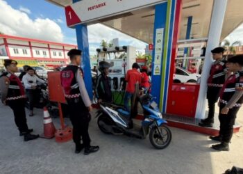 Cegah Kamacetan, Polisi Jaga SPBU Sawitto Pinrang