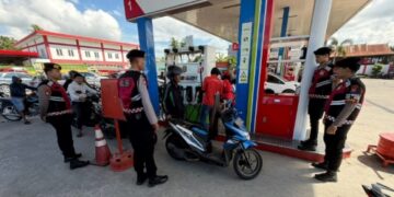 Cegah Kamacetan, Polisi Jaga SPBU Sawitto Pinrang