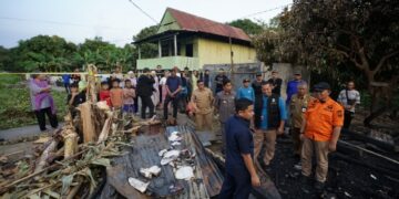 Pastikan Korban Tertangani, Tasming Hamid Temui Korban Kebakaran di Lumpue