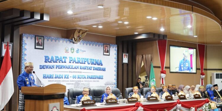 Gubernur Sulsel, Andi Sudirman di Kantor DPRD Parepare, Ahad (12/4/2026).