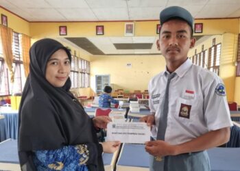 Tekun dan Disiplin, Siswa SMKN 5 Jeneponto Dapat Bantuan dari Pemprov Sulsel