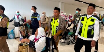 Jemput Jamaah Haji, Bupati Sidrap Malah Dikira Petugas Bandara