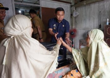Wali Kota Parepare Antar Langsung Rastra dan Kursi Roda ke Rumah Warga