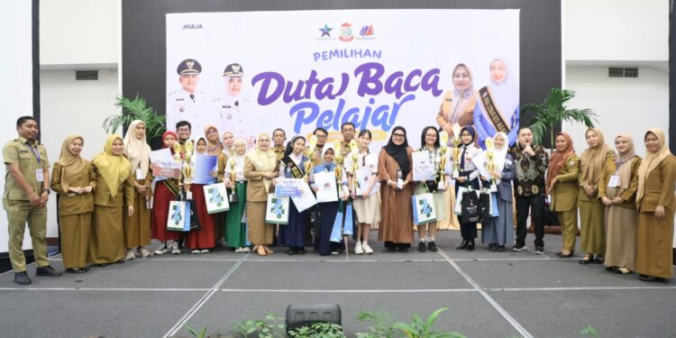Dinas Perpustakaan Kota Makassar menetapkan tiga pelajar terbaik sebagai Duta Baca Pelajar Kota Makassar Tahun 2026 untuk kategori SD, SMP, dan SMA di Ballroom Mahoni Lantai 2 Claro Hotel Makassar, Selasa (23/6/2026)