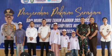 Tasming Hamid-Hermanto Realisasikan Janji Seragam Sekolah Gratis