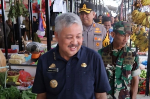 Bupati Pinrang Sidak Pasar Jelang Lebaran, Pastikan Harga Pangan Stabil dan Stok Aman
