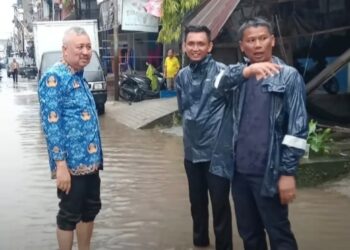 Bupati Pinrang Sidak Lokasi Banjir Genangan, Temukan Drainase Dipenuhi Sampah
