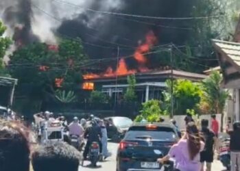 Dua Rumah Panggung di Jalan Syamsul Bahri Parepare Ludes Terbakar