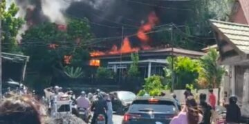 Dua Rumah Panggung di Jalan Syamsul Bahri Parepare Ludes Terbakar