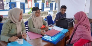 Paspor Minggu Ceria di Sidrap Diserbu Warga, Imigrasi Parepare Layani Puluhan Pemohon