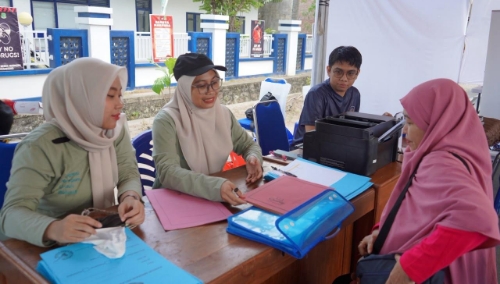 Paspor Minggu Ceria di Sidrap Diserbu Warga, Imigrasi Parepare Layani Puluhan Pemohon