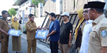 Wali Kota Parepare Serahkan Bantuan di Jalan Kusuma