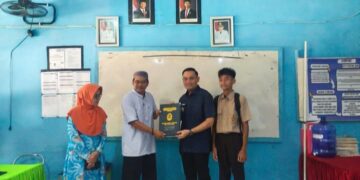 Respons “Gemar”, Para Ayah Ambil Rapor Anak di UPTD SMPN 1 Parepare