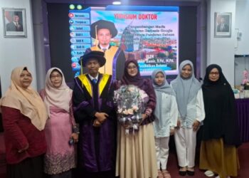 Kepala SMAN 5 Parepare Raih Gelar Doktor Ilmu Bahasa Indonesia di UNM