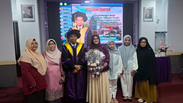 Kepala SMAN 5 Parepare Raih Gelar Doktor Ilmu Bahasa Indonesia di UNM