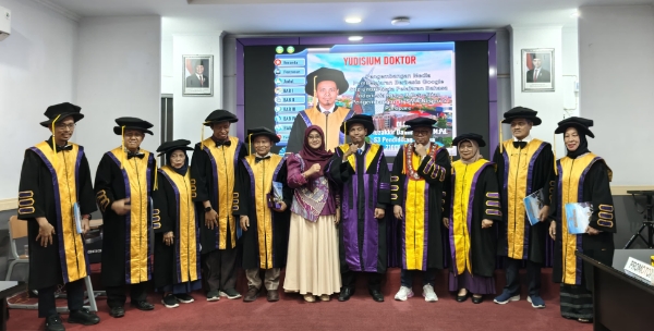 Kepala SMA Negeri 5 Parepare Raih Gelar Doktor UNM Lewat Riset Media Pembelajaran Google Sites