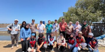 Tim Deputi Kementerian Koordinator Pangan (Kemenko Pangan) melakukan kunjungan ke salah satu lokasi pengembangan garam di Desa Ampekale, Kabupaten Maros, Kamis (6/8/2026)