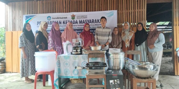 Tim PKM Universitas Hasanuddin Dampingi Poklahsar Milkfish Lestari Soppeng Kembangkan Olahan Ikan Patin Berbasis Zero Waste