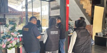 Perkuat Pengawasan Orang Asing, Imigrasi Parepare Periksa 2 WNA di Sidrap