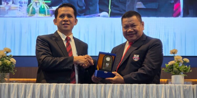 Penandatanganan Memorandum of Agreement (MoA) antara FEB Universitas Bosowa (FEB Unibos) dan FEB Universitas Muhammadiyah Makassar (FEB Unismuh Makassar) dilaksanakan pada Ahad (13/9/2026)  bertempat di Balai Sidang Unismuh Makassar